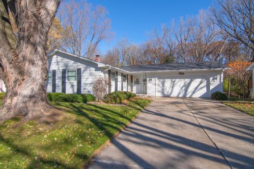 1720 Beaver Dam Dr, Green Bay, WI 54304-2004