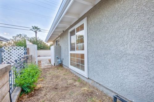 27325 Santa Clarita Rd, Santa Clarita CA  91350-1317 exterior