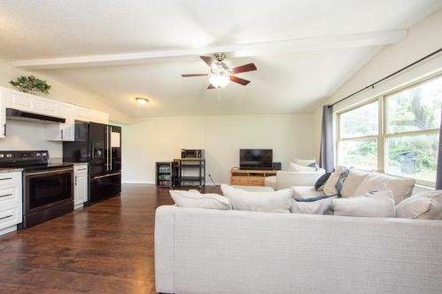 9741 Fowler Ave, Thonotosassa FL  33592-3415 exterior