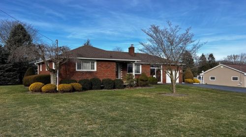 206 Scotland Ln, New Castle, PA 16101-9290