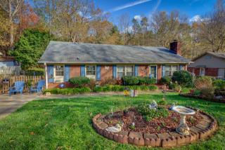 10121 Starwood Dr, Charlotte, NC 28215-9666
