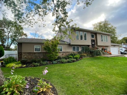 220 Spiral Rd, Holtsville, NY 11742-2242