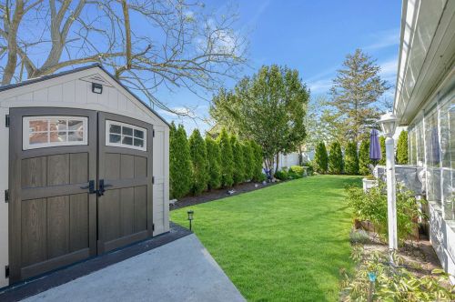 2308 Oakdale Ave, Seaford NY  11783-3141 exterior