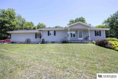 216 Elm St, Louisville, NE 68037-6061