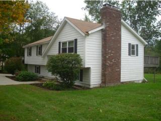 10 Bean Rd, Merrimack NH  03054-3049 exterior
