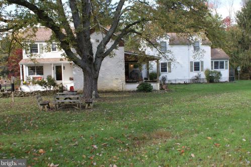 1554 Meadow Ln, Glen Mills, PA 19342-1909