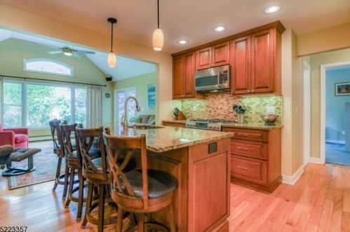 30 Munsee Dr, Cranford NJ  07016-3460 exterior