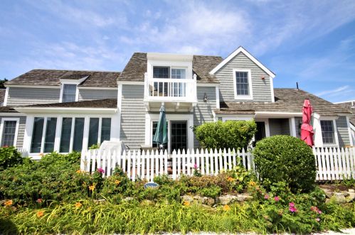 16 Brant Rock Rd, Mashpee MA 02649-4761 exterior