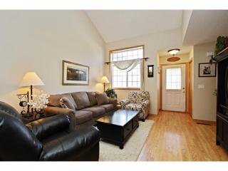 8934 Spring Ln, Saint Paul, MN 55125-4855