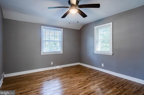 156 Riverview Dr, New Castle DE  19720-2732 exterior