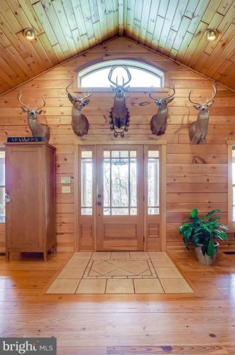 3714 Mountain Rd, Haymarket VA  20169-1739 exterior