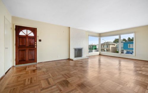 1 Upland Ave, Daly City, CA 94015-4543