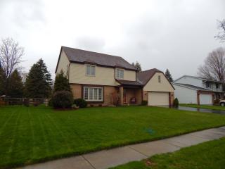 7055 Crosscreek Dr, Maumee, OH 43537-1015