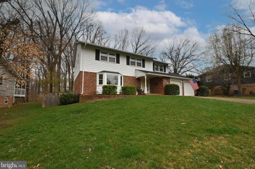 7724 Carrleigh Pkwy, Springfield, VA 22152-1307