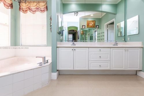 19270 29 Ct, Hollywood FL 33029-2474 exterior