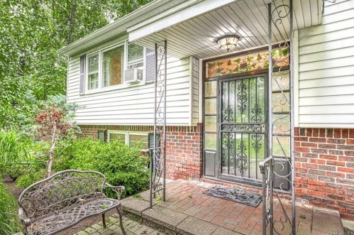 3 Forest Glen Ct, Airmont, NY 10901-2101