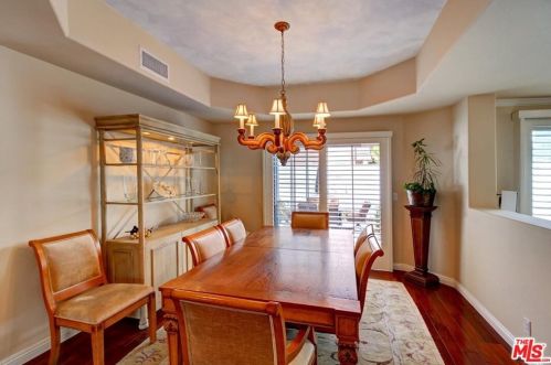 5100 Noble Ave, Van Nuys CA 91402-4509 exterior