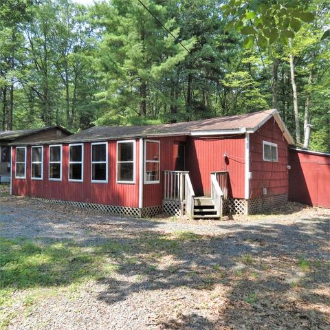21 5th St, Hawley, PA 18428-4610