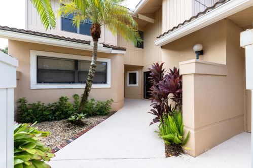 551 Prestwick Cir, West Palm Beach, FL 33418-8442