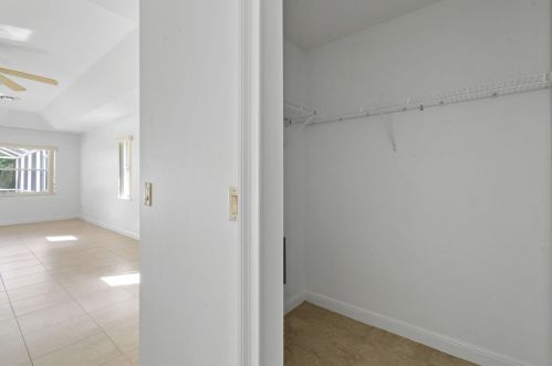 1698 Mockingbird Dr, Fort Pierce FL  34986-2045 exterior