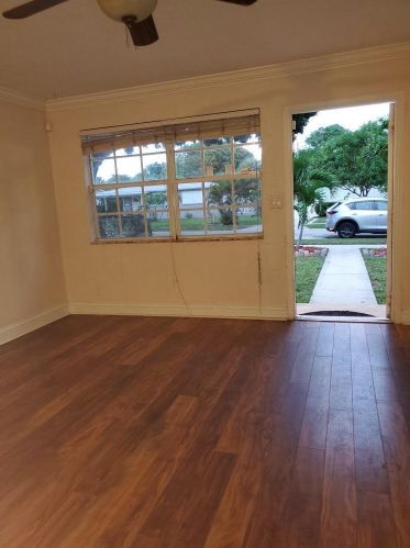 5501 Hobart Ave, West Palm Beach, FL 33405-3420