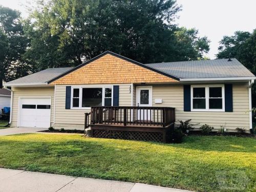 303 Iowa Ave, Fairfield, IA 52556-4019