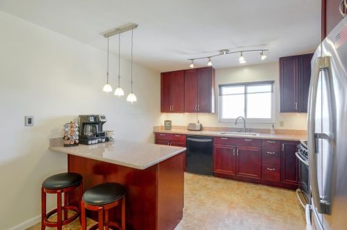 271 Goodwin Dr, San Bruno CA  94066-1660 exterior
