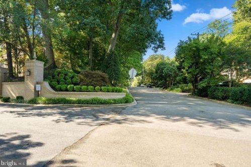 2258 48th St, Washington, DC 20007-1035