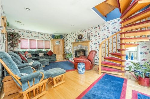 47 Malcolm St, Crotonville NY  10562-3241 exterior