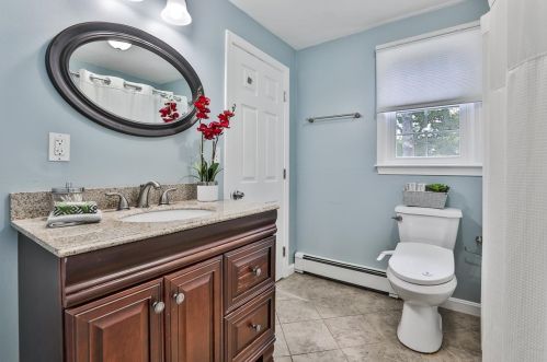 3 Trina Rd, Salem NH  03079-2077 exterior