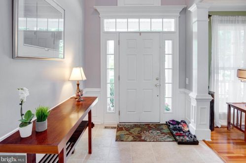 8959 Birch Bay Cir, Lorton, VA 22079-5660