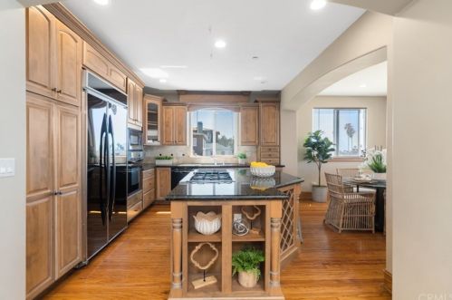 607 Gertruda Ave, Redondo Beach CA  90277-2132 exterior