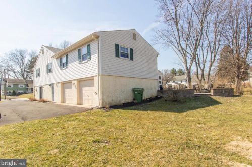 1640 Cavan Dr, Dresher PA  19025-1210 exterior