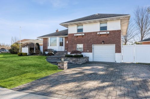 3901 Berger Ave, Bethpage, NY 11714-5001