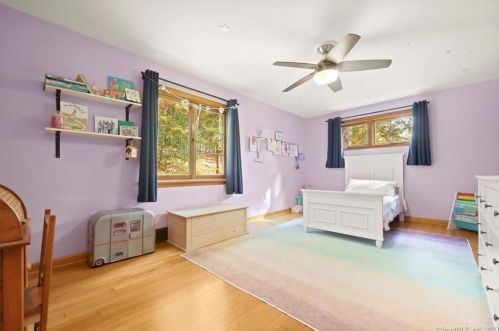 38 Hemlock Trl, Bridgeport CT  06611-3343 exterior