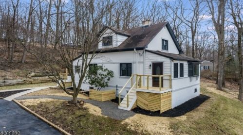 104 King George Rd, Warren NJ  07059-6955 exterior