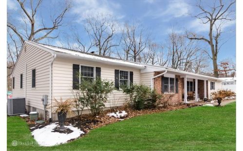 3 Bob O Link Ln, Northport, NY 11768-3304
