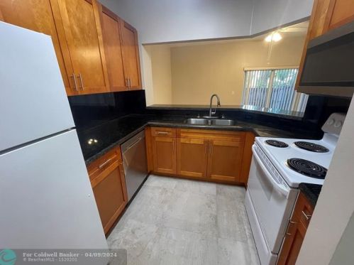 1055 100th Ave, Hollywood, FL 33024-4374