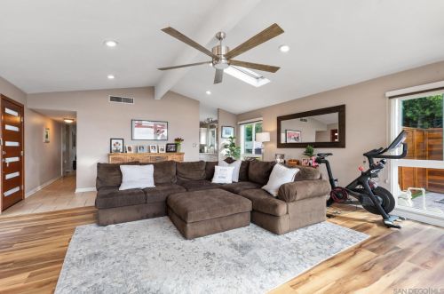 2875 Lloyd St, San Diego CA 92117-6031 exterior