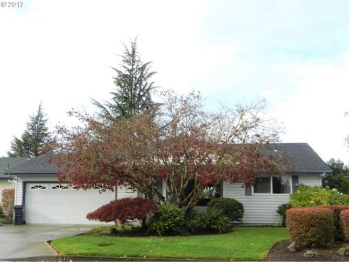 611 Cascade Dr, Woodburn, OR 97071-3041