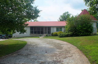 8493 Little Bennett Rd, Baxter, TN 38544-4820