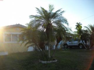 2400 Casablanca Dr, Hollywood, FL 33023-3639