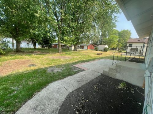 611 Augusta Ave, Paynesville, MN 56362-1401