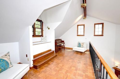 239 Rocks Rd, Norwalk CT  06851-1117 exterior