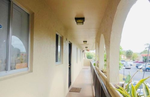 6066 Forest Hill Blvd, West Palm Beach, FL 33415-6284