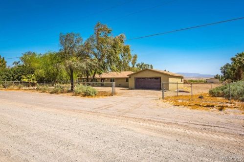 8230 Harquahala Dr, Mohave Valley, AZ 86440-9358