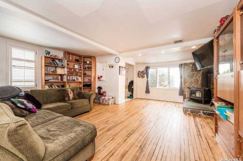 477 Court Ave, Cedarhurst, NY 11516-1535