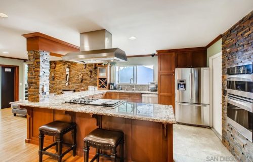 5944 Hughes St, San Diego, CA 92115-6518