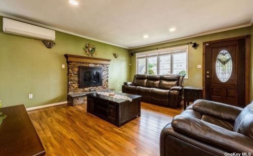 2493 7th Ave, Hempstead NY  11554-3325 exterior