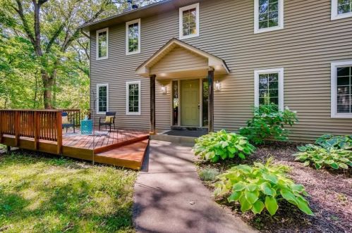 10017 Barnes Trl, South Saint Paul, MN 55077-5011
